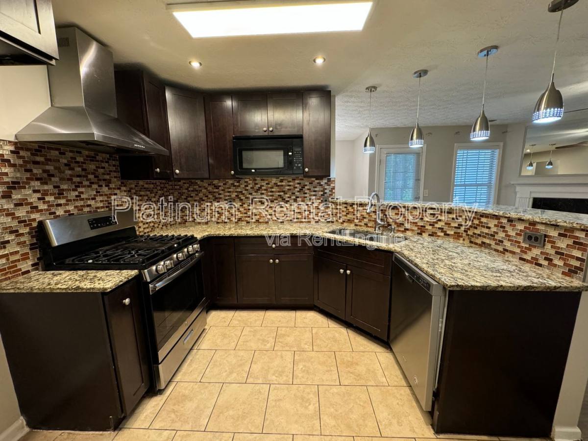 Townhouse for rent at 1823 Broadway St, Decatur, GA 30035