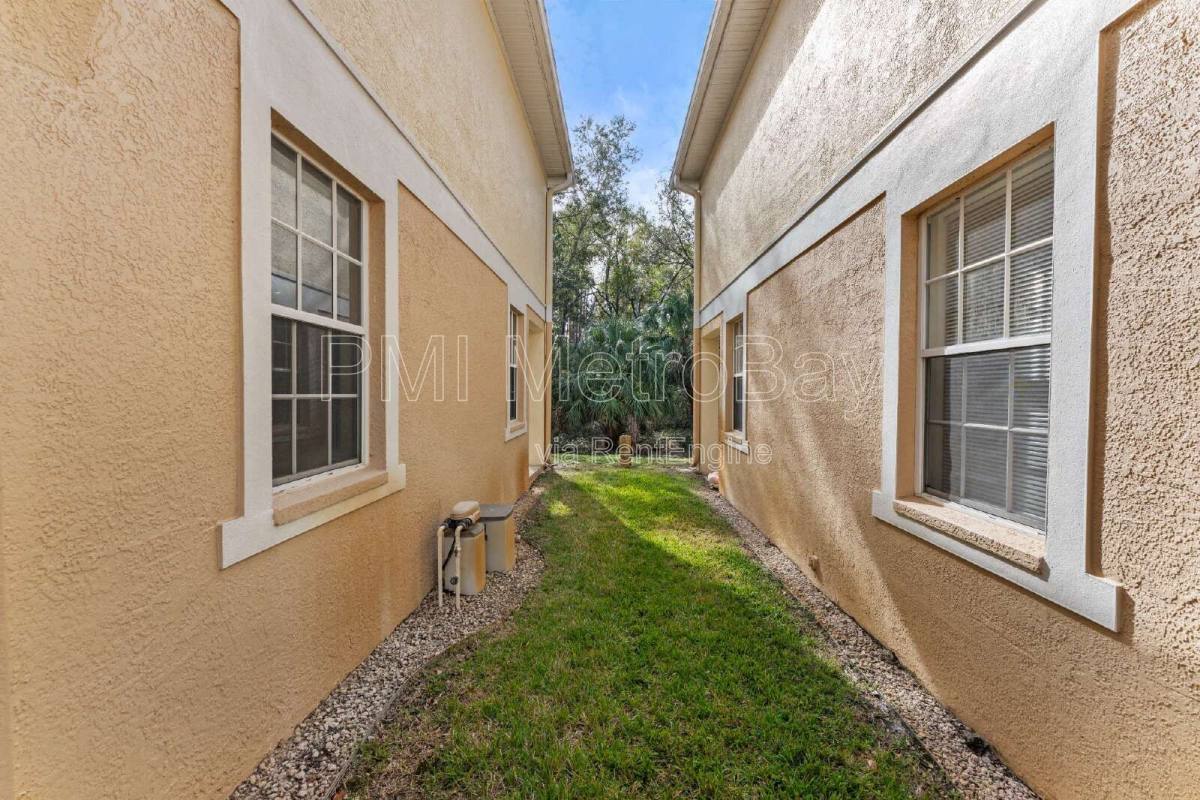 Townhouse for rent at 1938 Fiesta Ridge Court, Tampa, FL 33604