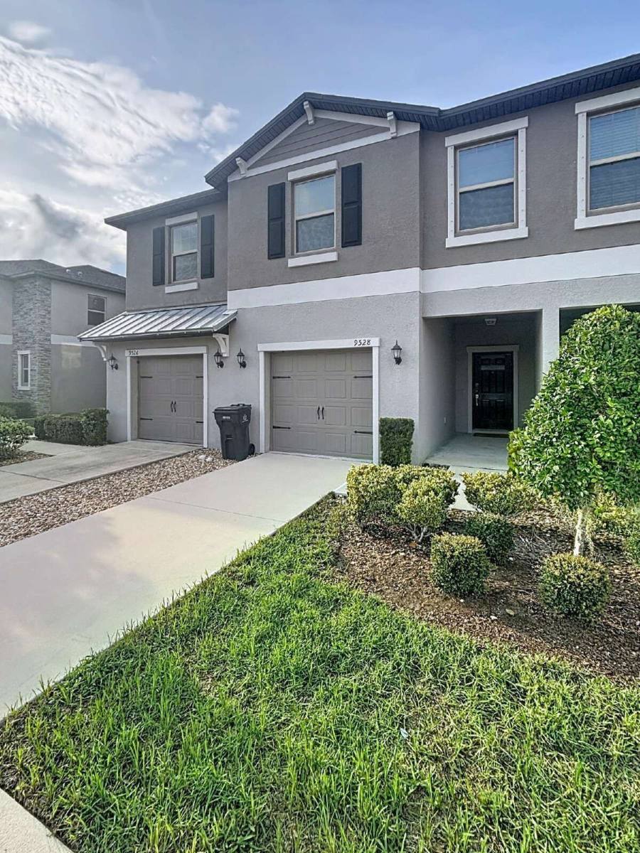 Townhouse for rent at 9528 Pembrooke Pines Dr, Sun City Center, FL 33573