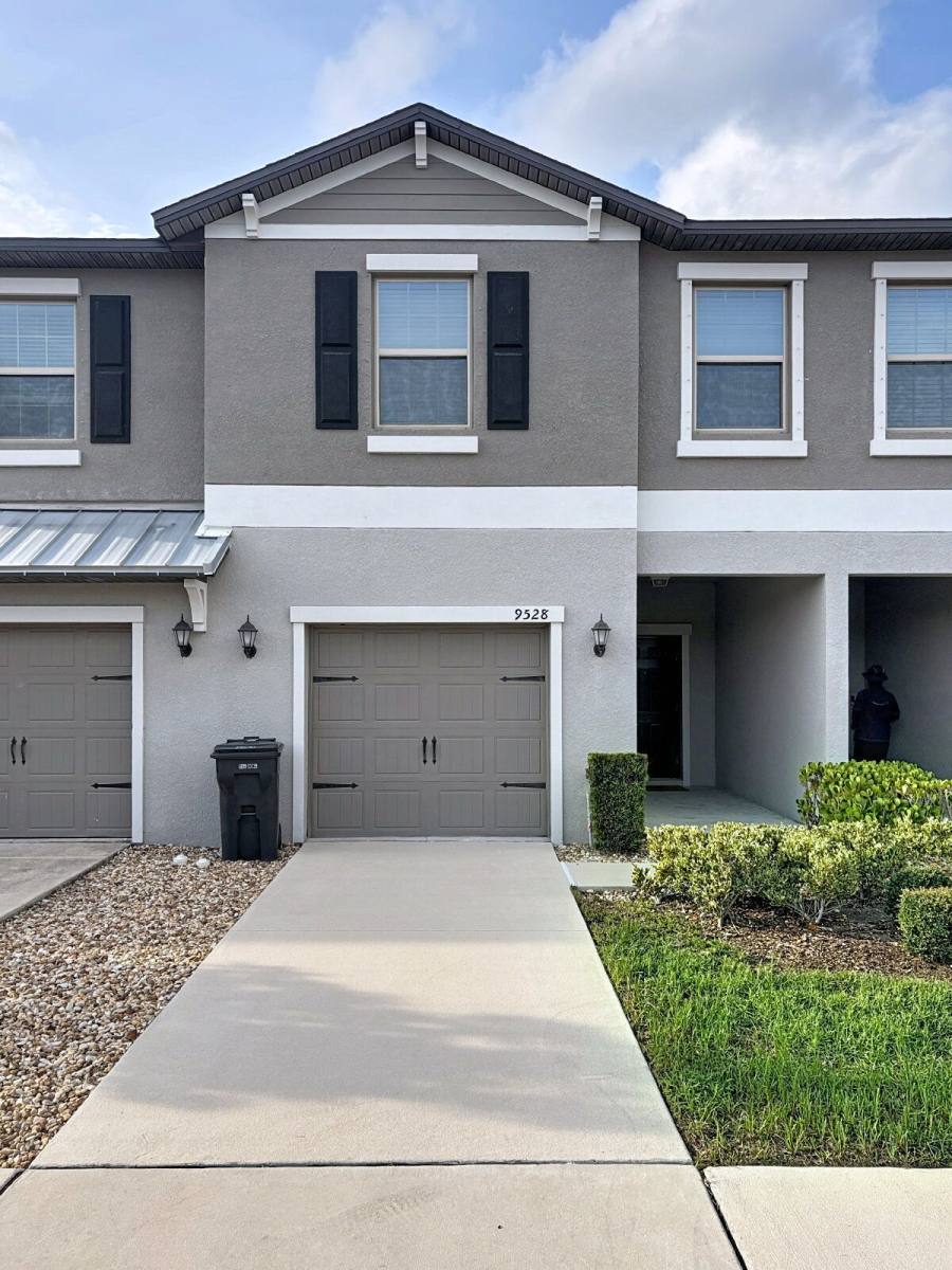 Townhouse for rent at 9528 Pembrooke Pines Dr, Sun City Center, FL 33573