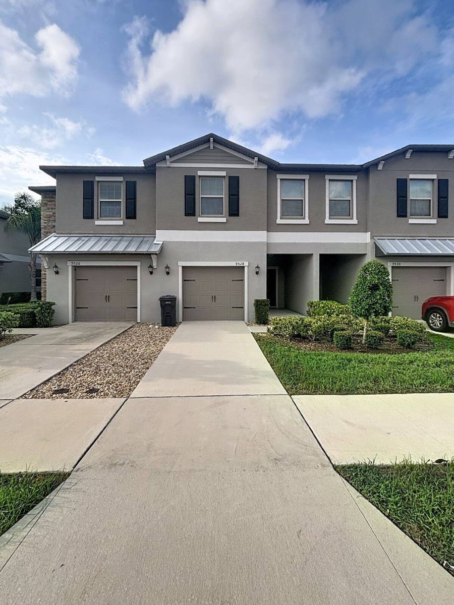 Townhouse for rent at 9528 Pembrooke Pines Dr, Sun City Center, FL 33573