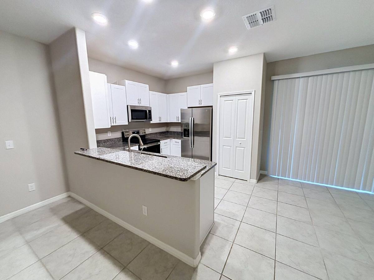 Townhouse for rent at 9528 Pembrooke Pines Dr, Sun City Center, FL 33573