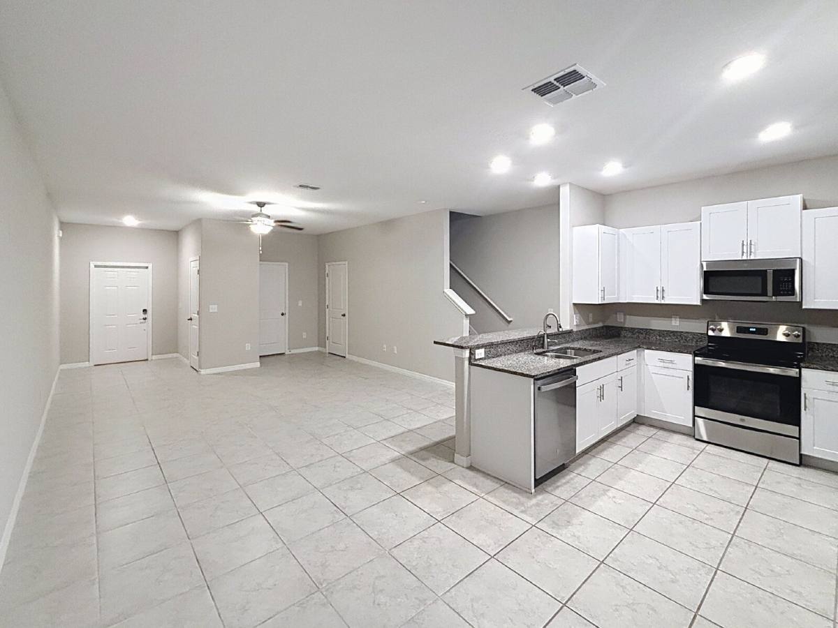 Townhouse for rent at 9528 Pembrooke Pines Dr, Sun City Center, FL 33573