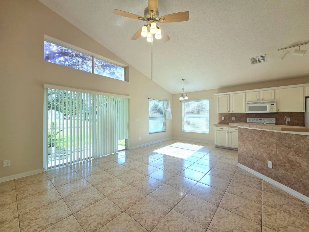 House for rent at 13912 Valleybrooke Lane, Orlando, FL 32826
