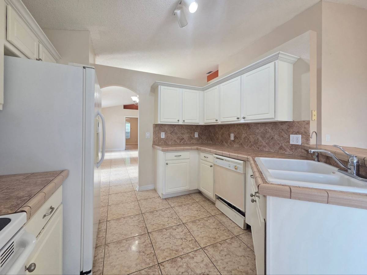 House for rent at 13912 Valleybrooke Lane, Orlando, FL 32826