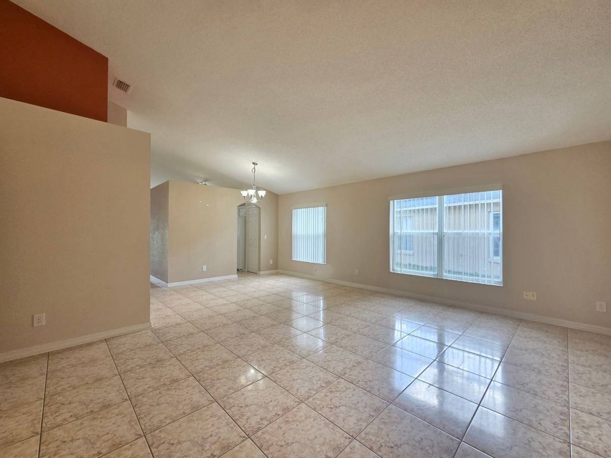 House for rent at 13912 Valleybrooke Lane, Orlando, FL 32826