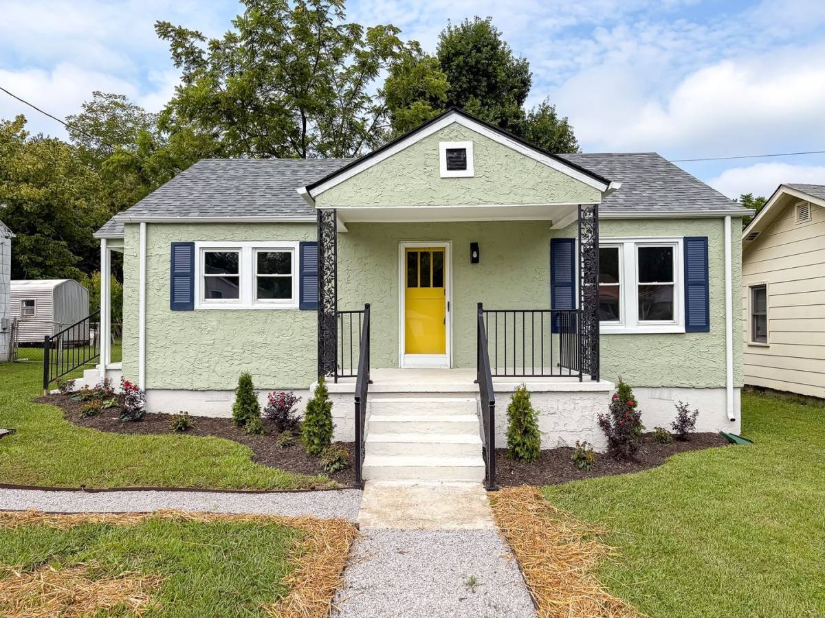 House for rent at 825 Henderson Ave, Rossville, GA 30741
