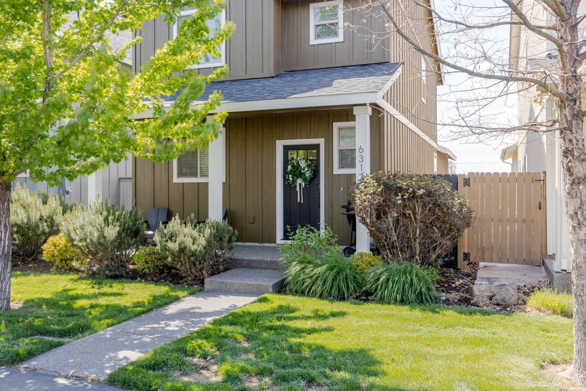 House for rent at 63121 De Haviland Court, Bend, OR 97701
