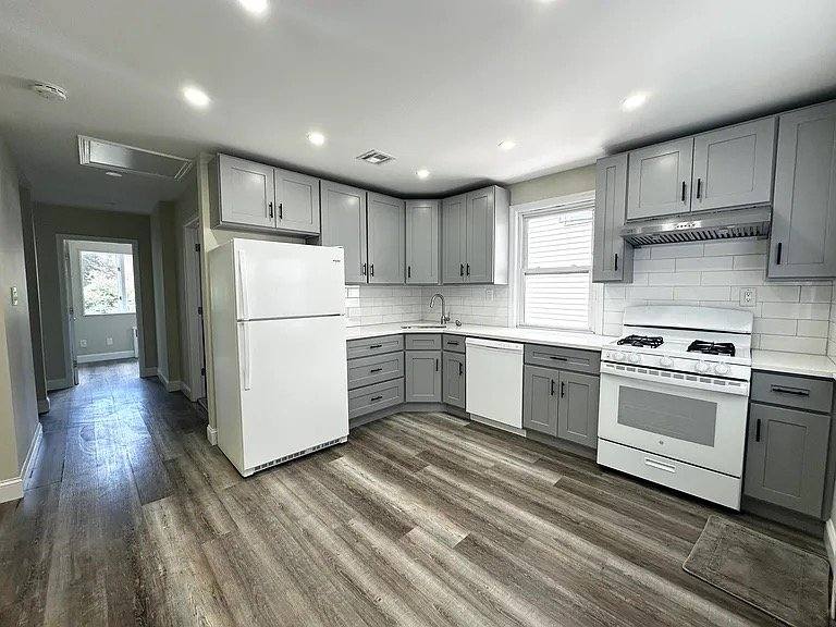 House for rent at 19 Dorothea Place, Staten Island, NY 10306