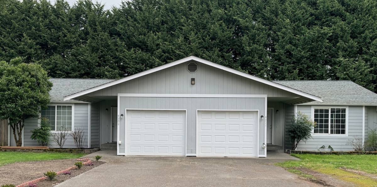 Townhouse for rent at 9717 11th Ave Court E, Tacoma, WA 98445