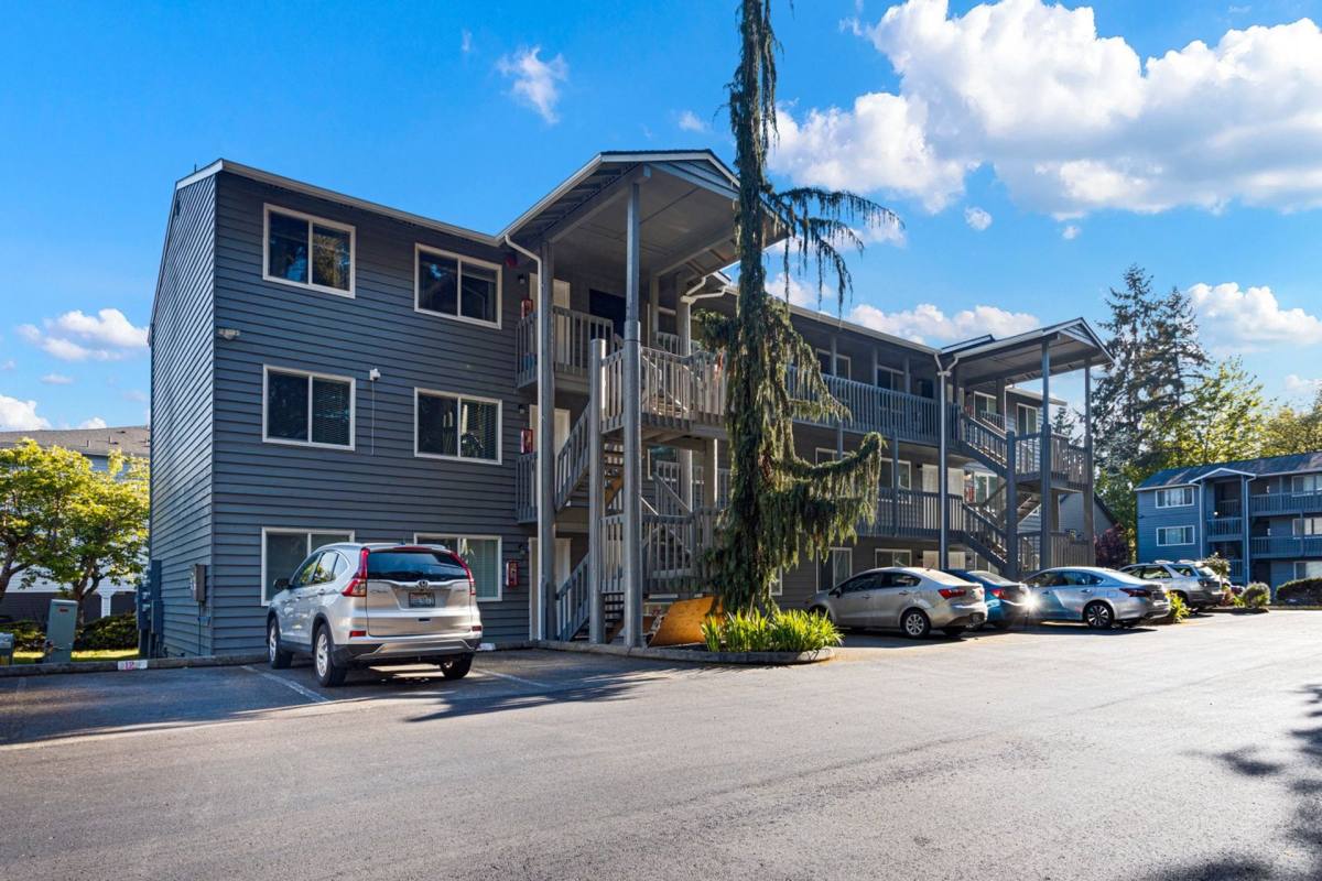 Apartment for rent at 18235 - 73rd Ave NE, Kenmore, WA 98028