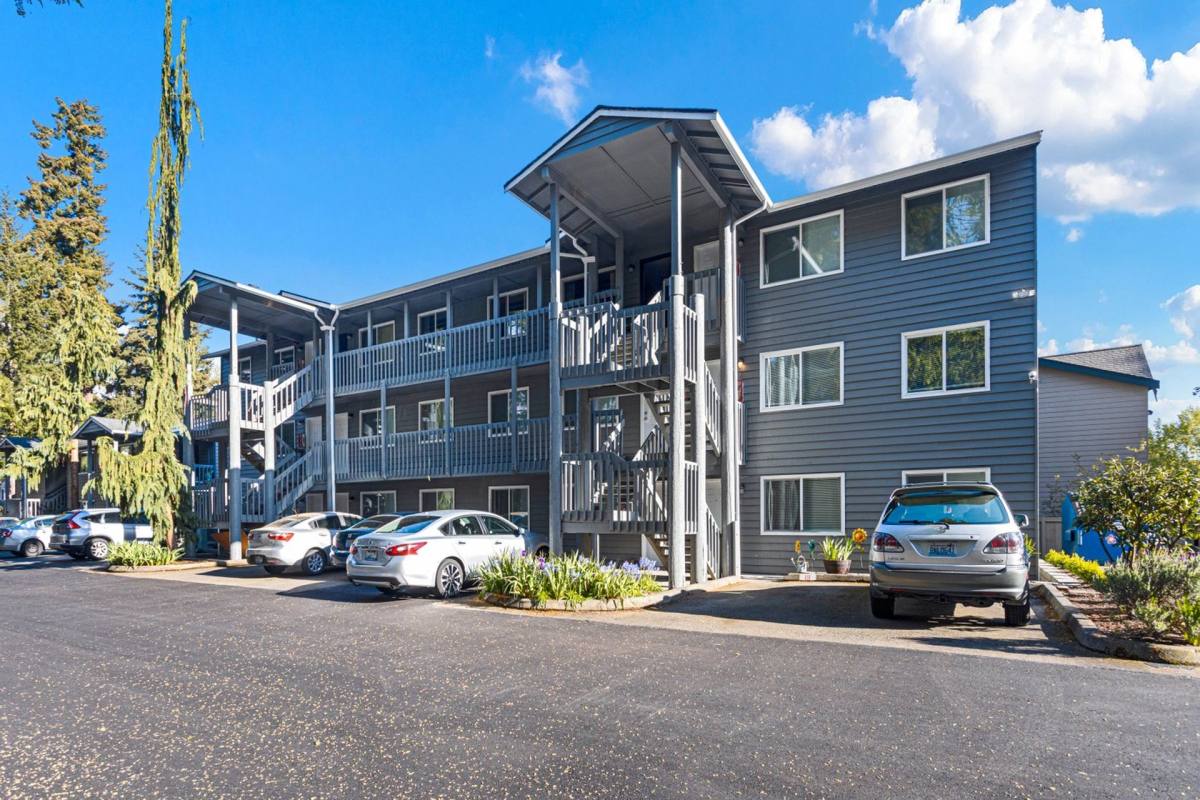 Apartment for rent at 18235 - 73rd Ave NE, Kenmore, WA 98028