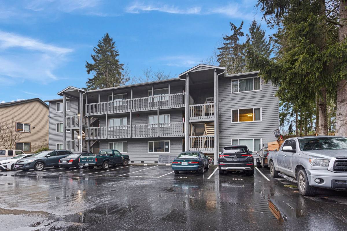 Apartment for rent at 18235 - 73rd Ave NE, Kenmore, WA 98028