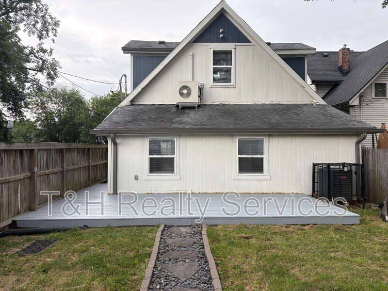 House for rent at 422 Iowa St, Indianapolis, IN 46225