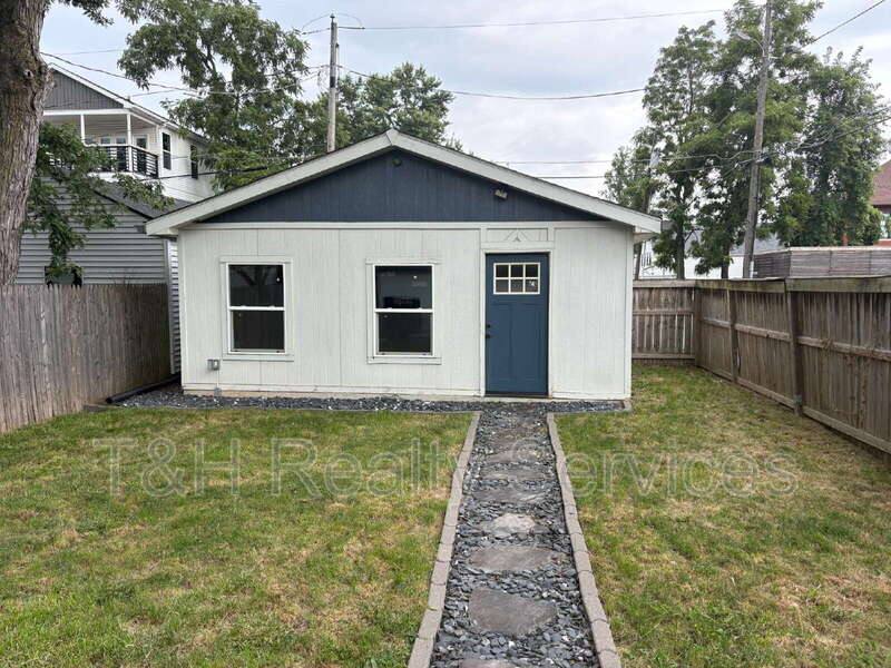 House for rent at 422 Iowa St, Indianapolis, IN 46225