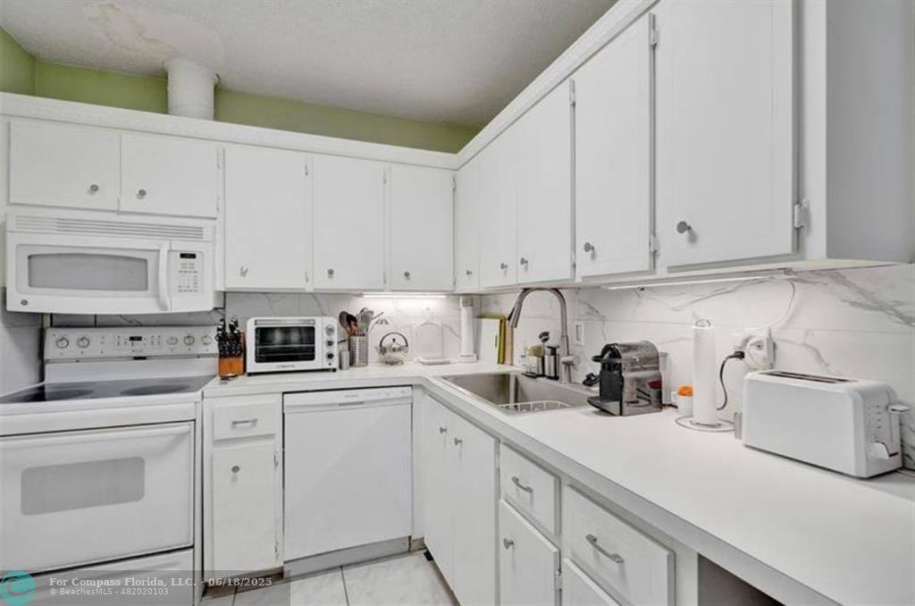 Condo for rent at 6750 NE 21st Rd #123, Fort Lauderdale, FL 33308