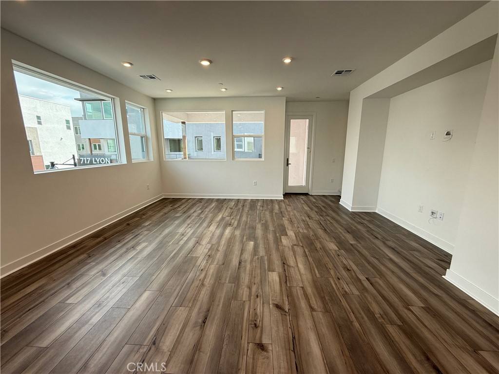 693 S Lyon St #693, Santa Ana, CA 92705 - Apartment for Rent - Image 2