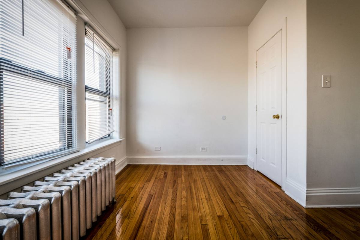 Apartment for rent at 6400 S Rockwell St, Chicago, IL 60629