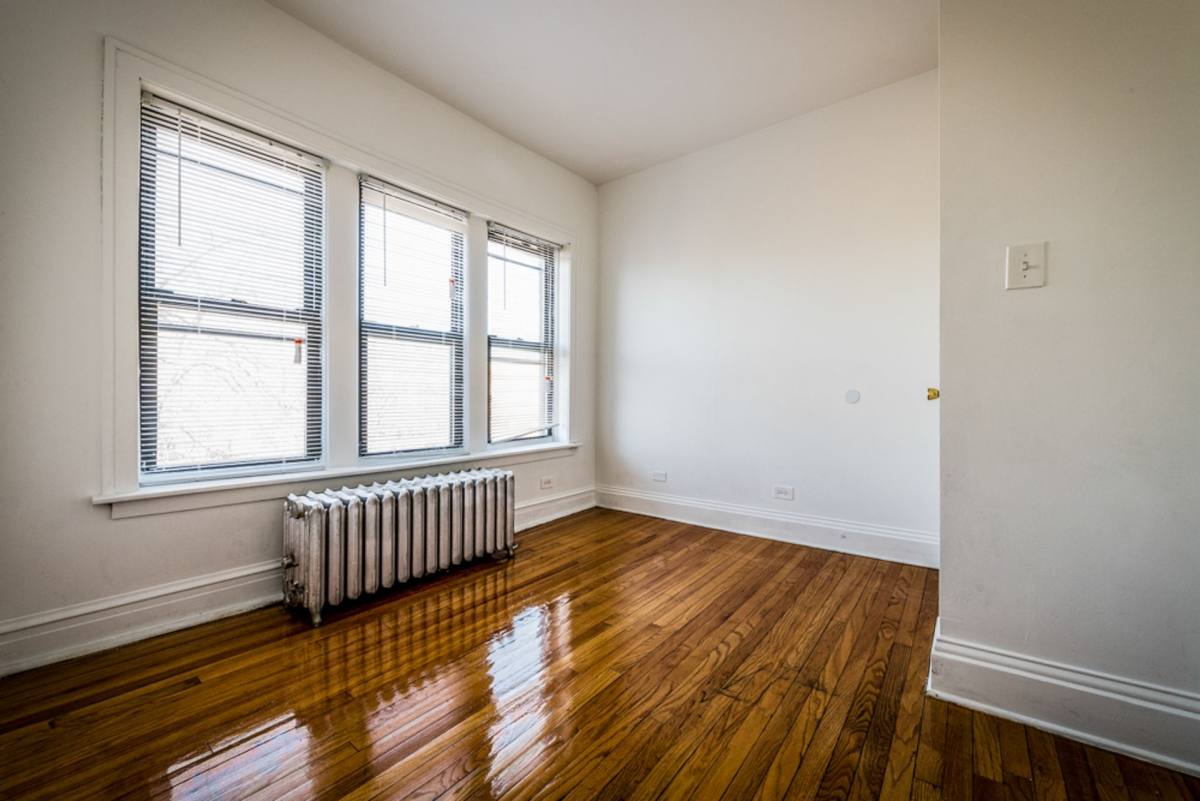 Apartment for rent at 6400 S Rockwell St, Chicago, IL 60629