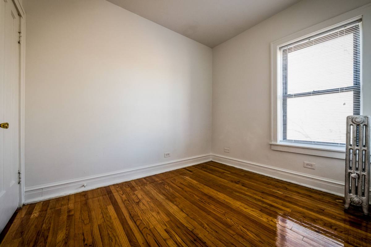 Apartment for rent at 6400 S Rockwell St, Chicago, IL 60629