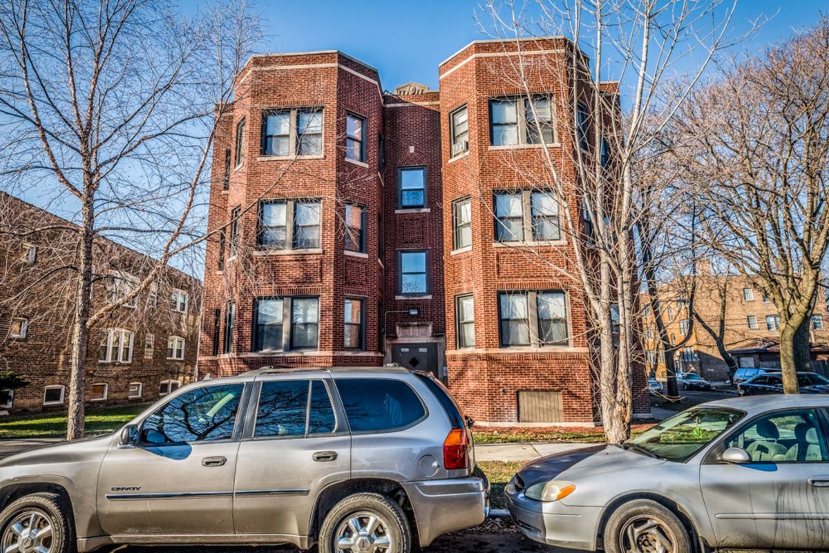Apartment for rent at 6400 S Rockwell St, Chicago, IL 60629