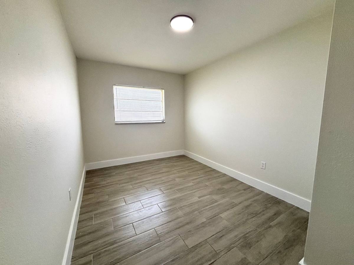 Apartment for rent at 559 561 Wood Ave, Fort Myers, FL 33905