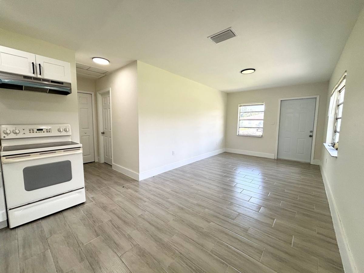 Apartment for rent at 559 561 Wood Ave, Fort Myers, FL 33905