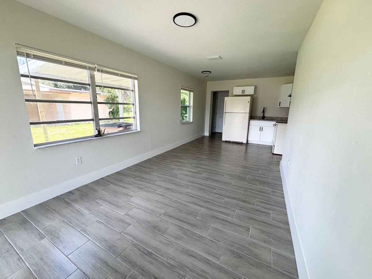 Apartment for rent at 559 561 Wood Ave, Fort Myers, FL 33905