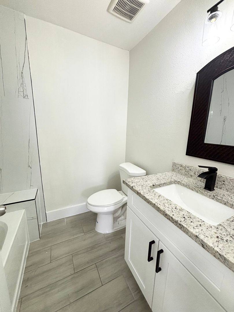Apartment for rent at 559 561 Wood Ave, Fort Myers, FL 33905