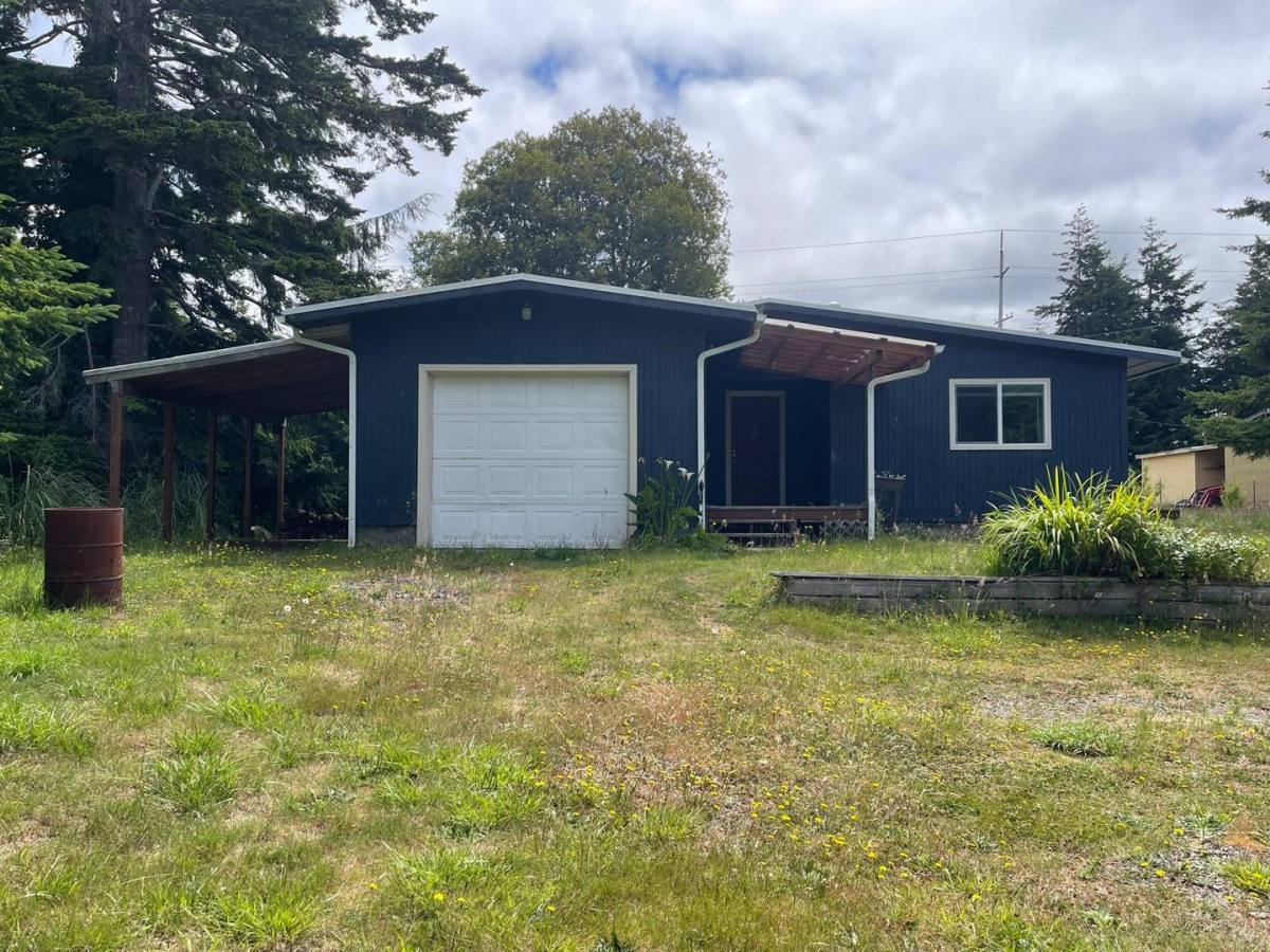 Apartment for rent at 669 S Main, Coos Bay, OR 97420