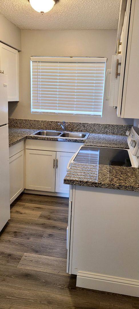 Apartment for rent at 111 W Saginaw Way, Fresno, CA 93705
