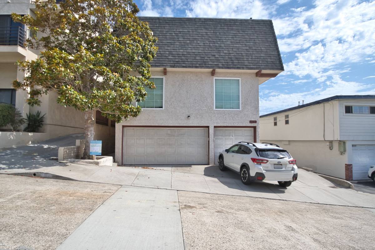 Apartment for rent at 682 4th St, Hermosa Beach, CA 90254
