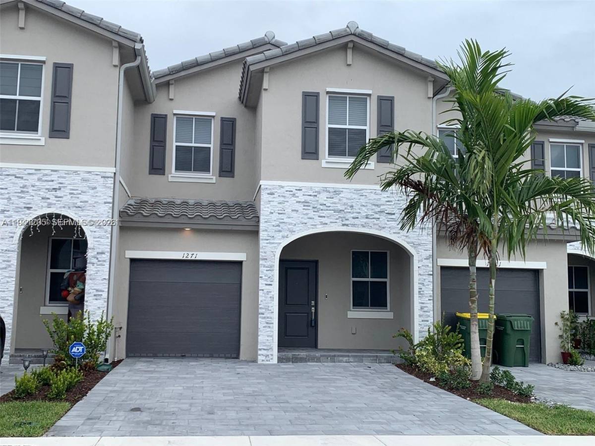 Townhouse for rent at 1271 SE 27th St, Homestead, FL 33035