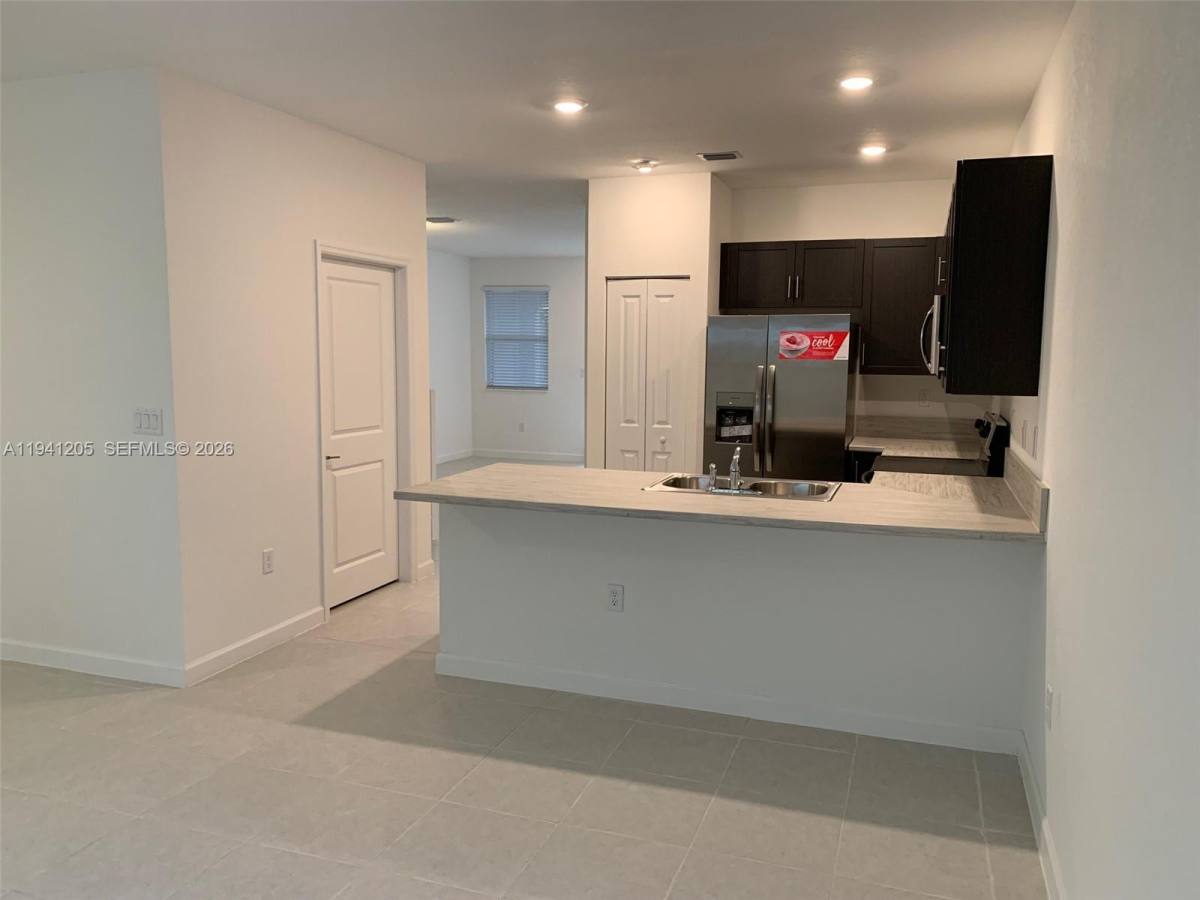 Townhouse for rent at 1271 SE 27th St, Homestead, FL 33035
