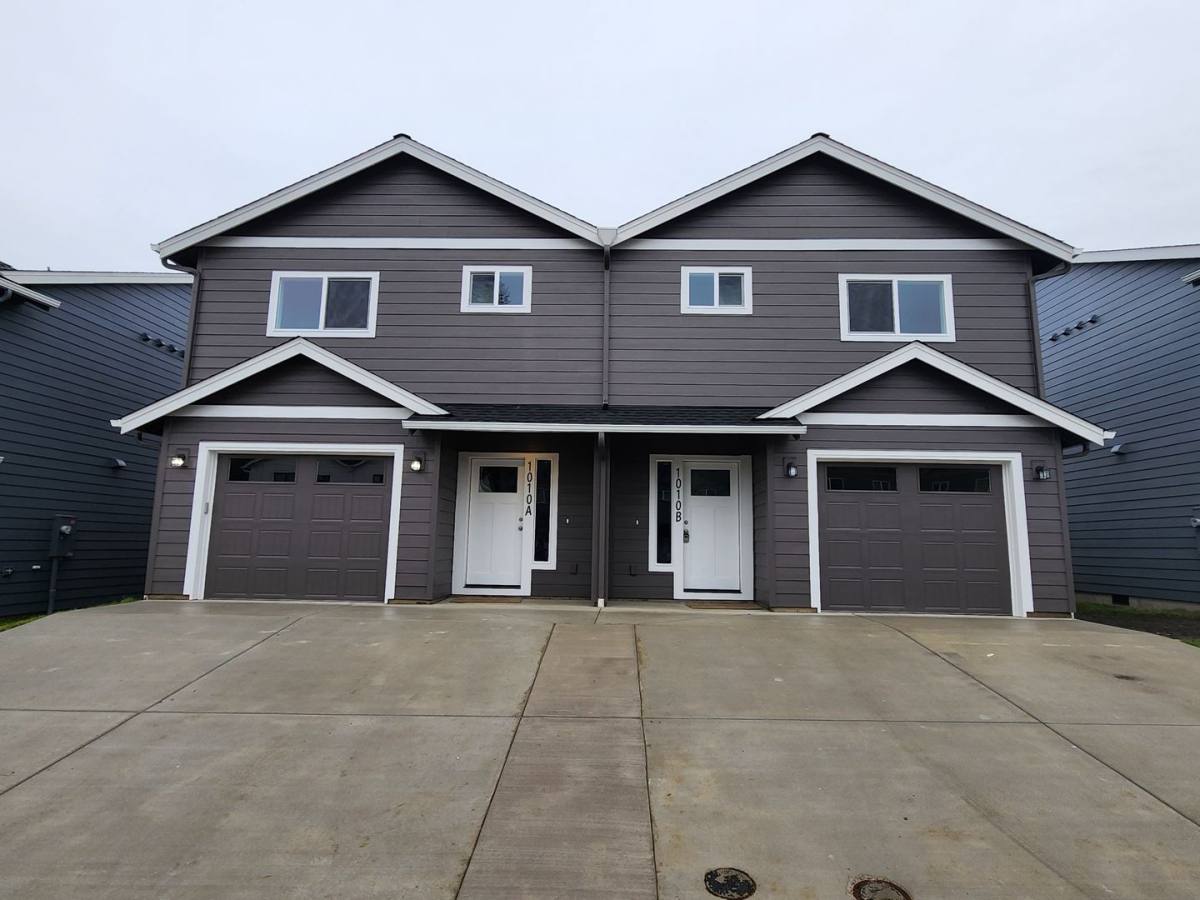 Townhouse for rent at 1010 Peach Rd, Winlock, WA 98596