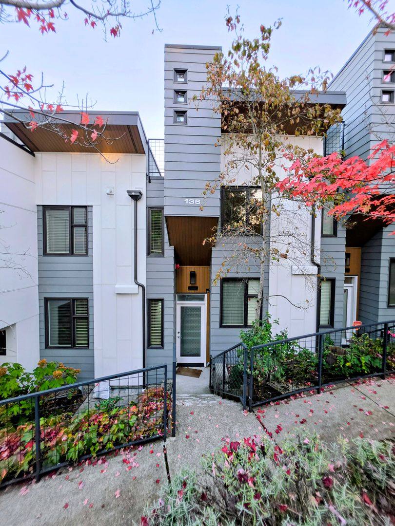 Townhouse for rent at 136 107th Ave SE, Bellevue, WA 98004
