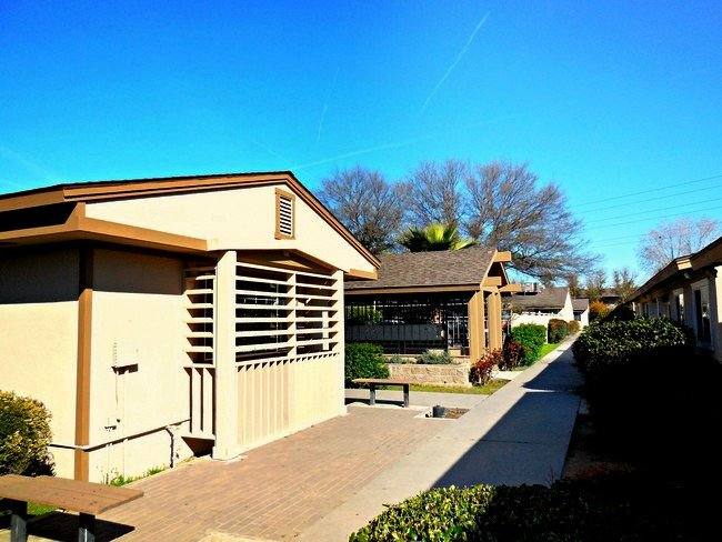Apartment for rent at 224 W Dakota, Ave #B, Fresno, CA 93705