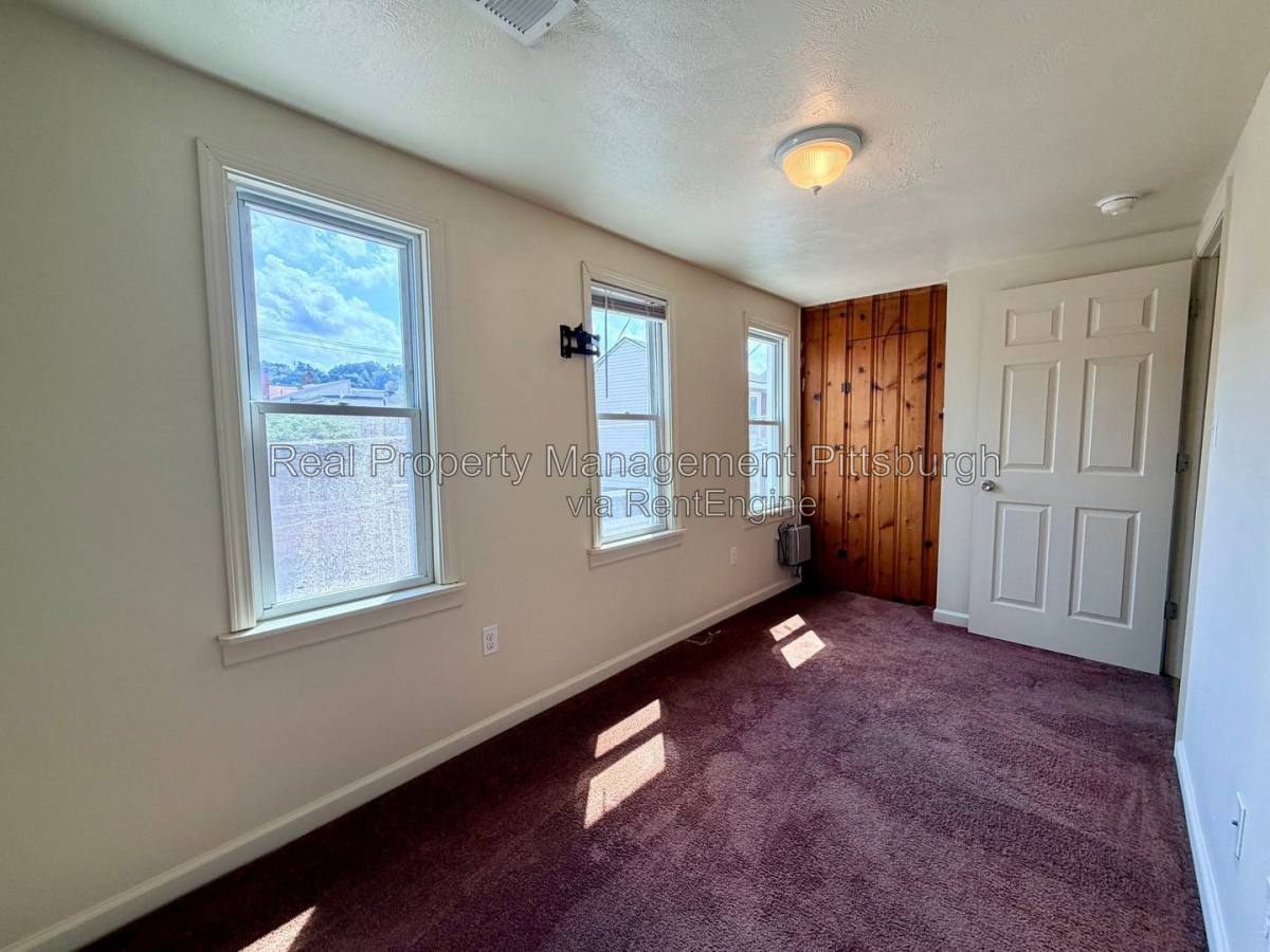 House for rent at 1927 Fox Way, Pittsburgh, PA 15203