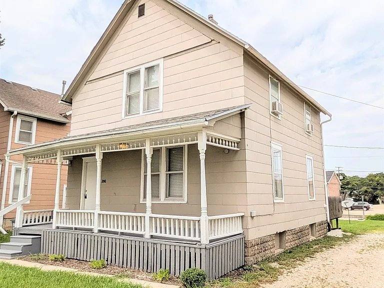 House for rent at 206 W 13th Ave, Emporia, KS 66801