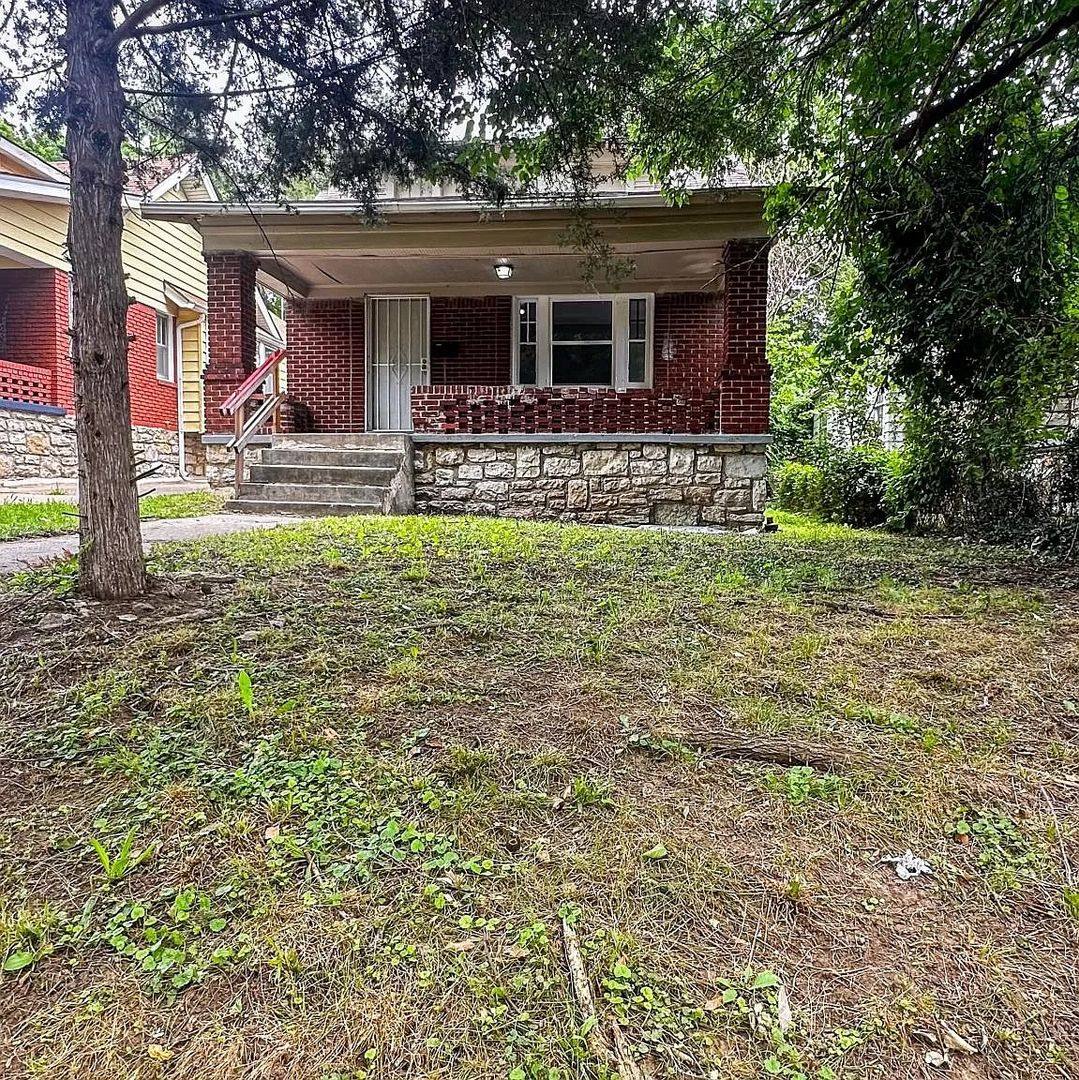 House for rent at 5631 Park Ave, Kansas City, MO 64130