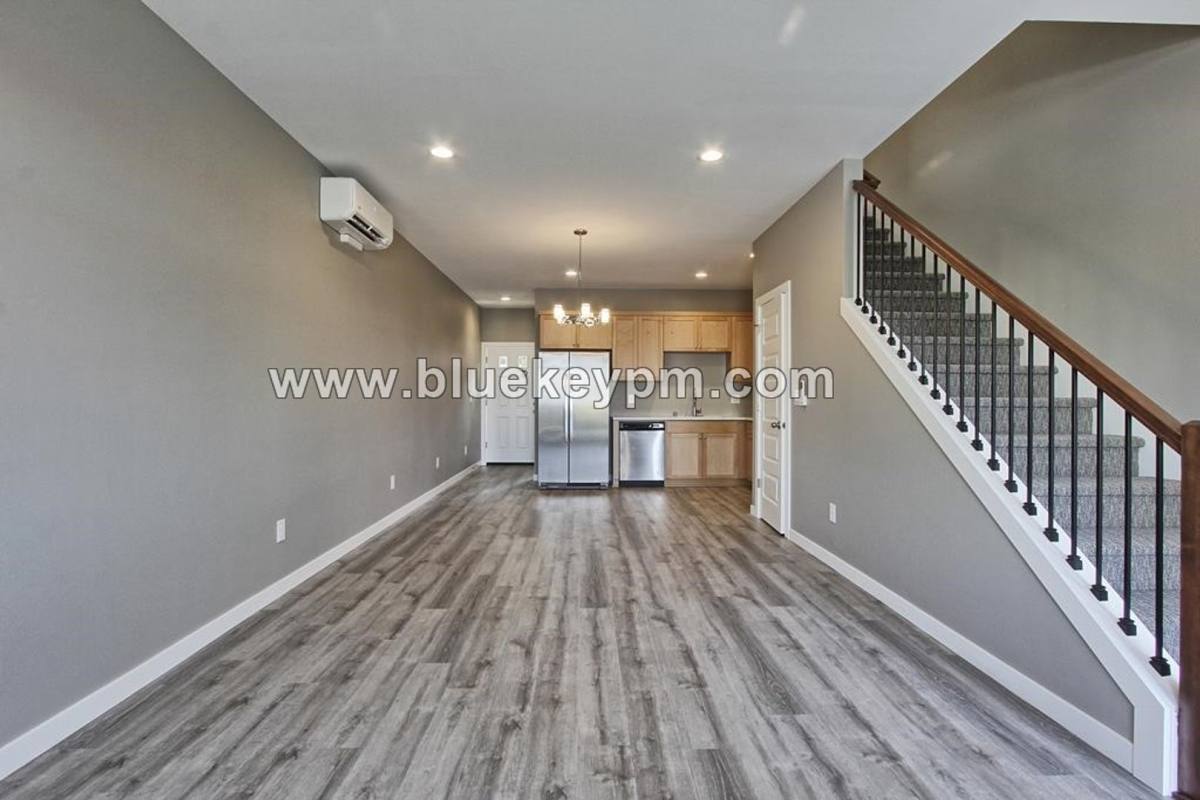 Townhouse for rent at 2713 Broadway St, Vancouver, WA 98663