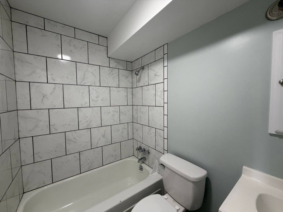 Apartment for rent at 524 Jefferson Ave, Vinton, VA 24179