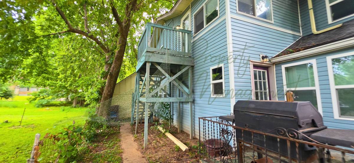Apartment for rent at 630 N Pleasant St, Independence, MO 64050