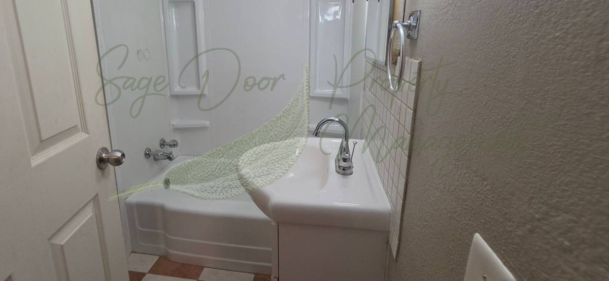 Apartment for rent at 630 N Pleasant St, Independence, MO 64050
