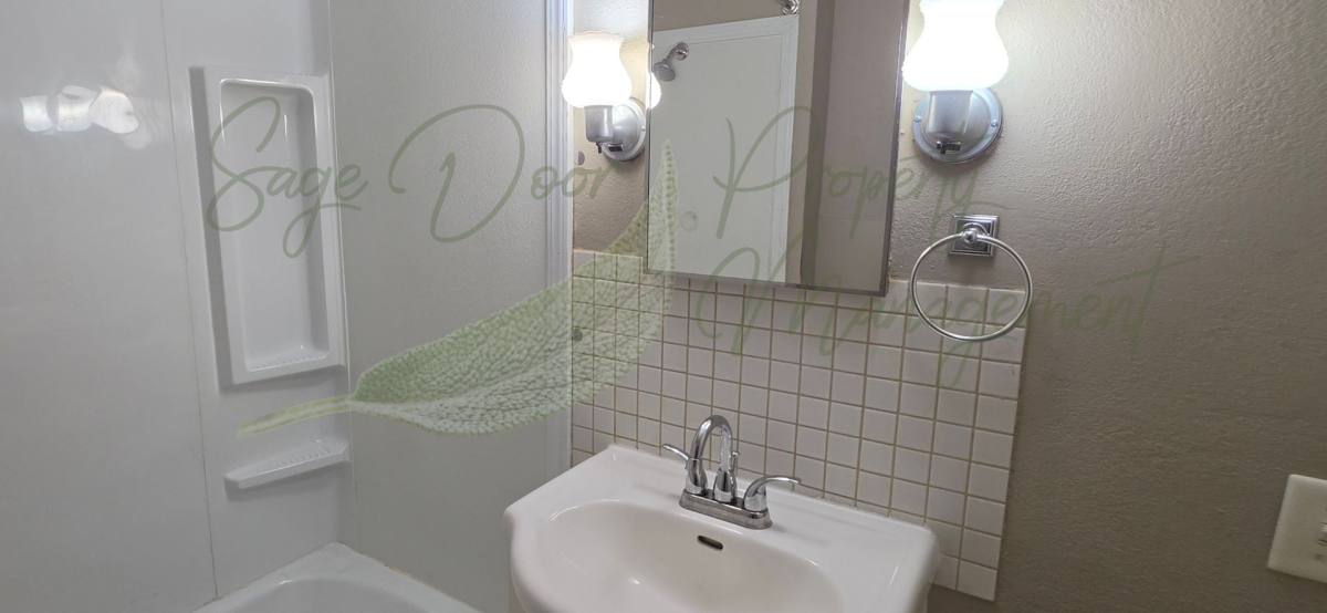 Apartment for rent at 630 N Pleasant St, Independence, MO 64050