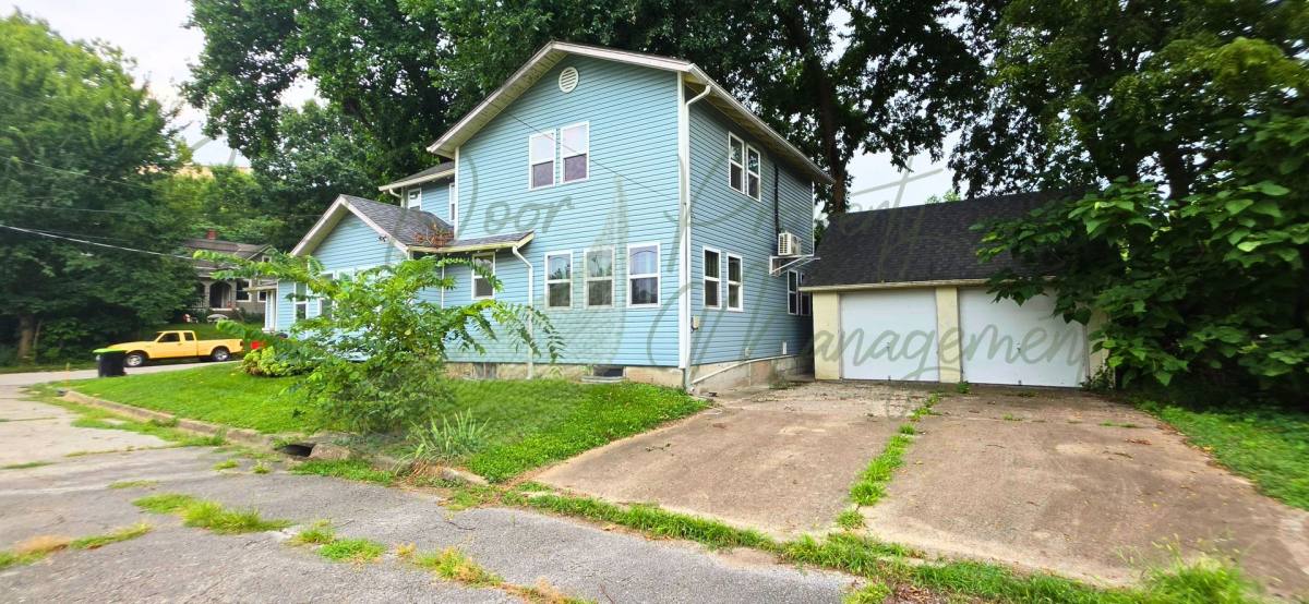 Apartment for rent at 630 N Pleasant St, Independence, MO 64050