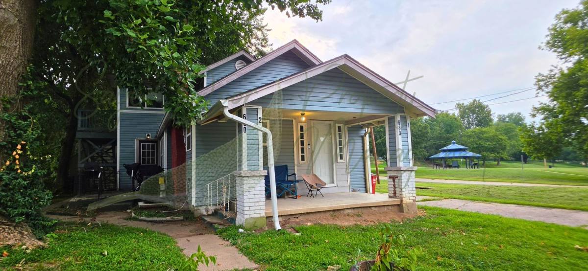 Apartment for rent at 630 N Pleasant St, Independence, MO 64050