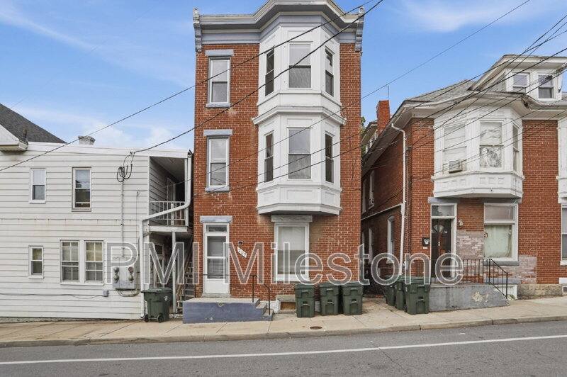 Apartment for rent at 207 N Mulberry St #2, Hagerstown, MD 21740