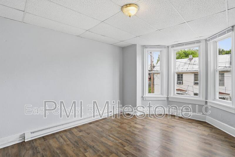 Apartment for rent at 207 N Mulberry St #2, Hagerstown, MD 21740