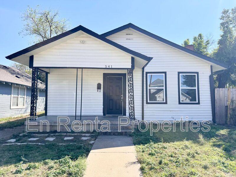 House for rent at 541 Beddell St W, Fort Worth, TX 76115